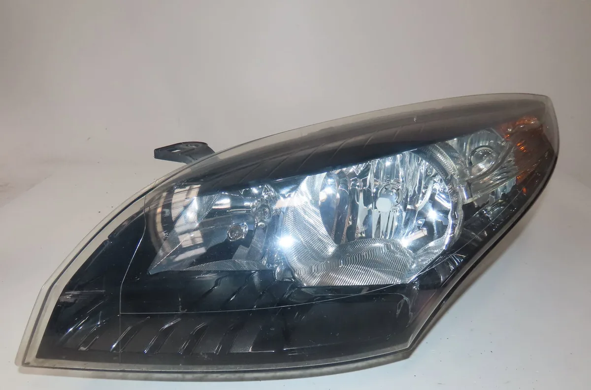 Phare gauche Renault MEGANE III Grandtour (KZ0-1) 1.5 dci (kz09, kz0d, kz1g, kz29, kz14, kz1w, kz10, kz1f,... (2009) 5 p