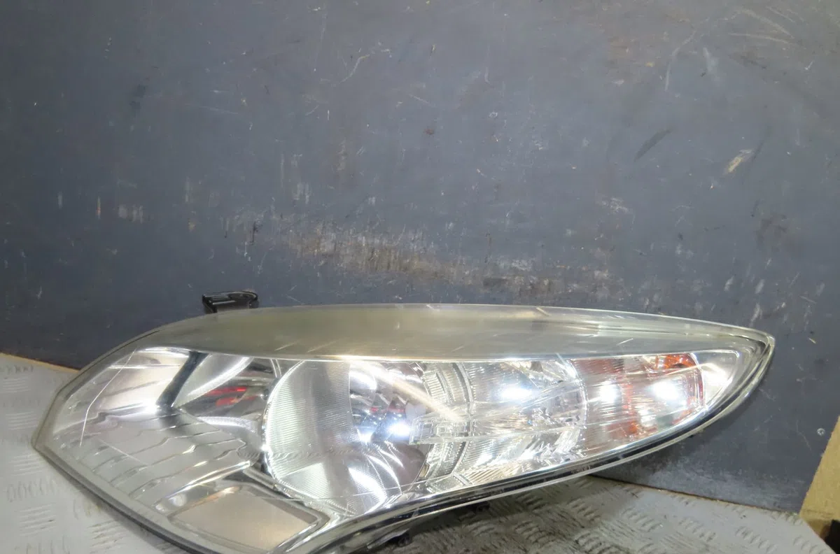 Phare gauche Renault MEGANE III Grandtour (KZ0-1) 1.5 dci (kz09, kz0d, kz1g, kz29, kz14, kz1w, kz10, kz1f,... (2009) 5 p