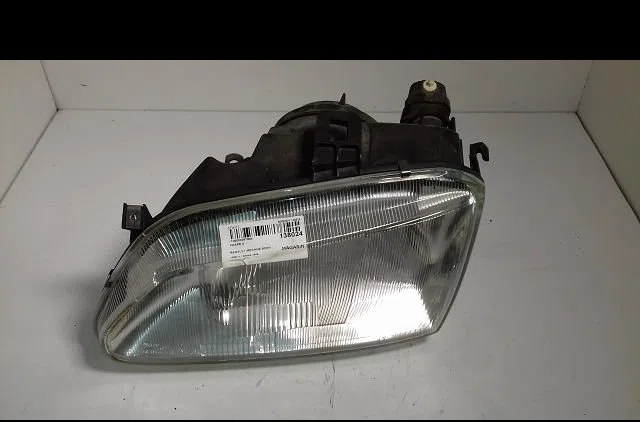 Phare gauche Renault MEGANE Scenic (JA0-1_) 1.6 16v (ja0b, ja04, ja11, ja00) (1998-1999) occasion