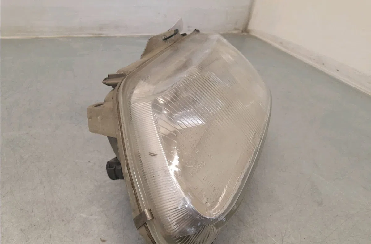 Phare gauche RENAULT SAFRANE  2.2 DT occasion