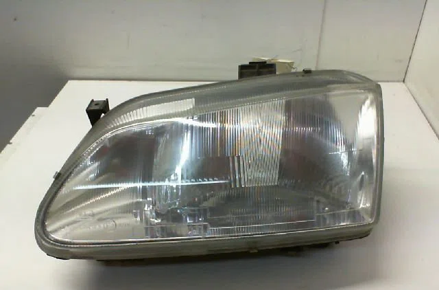 Phare gauche RENAULT SCENIC I Phase 1 09-1996--08-1999 1.4i 75ch occasion