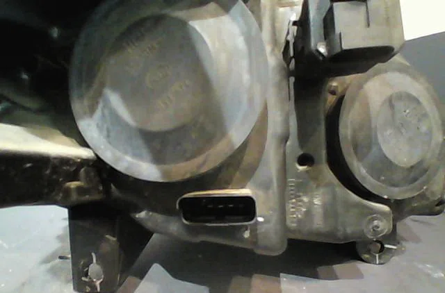 Phare gauche Renault SCÉNIC II (JM0-1_) 1.5 dci (jm0f) (2003-2006) 5 portes occasion