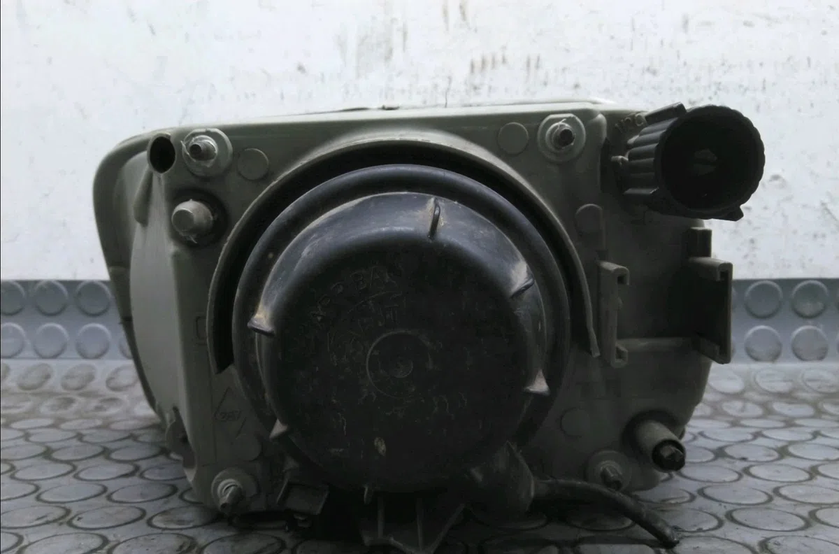 Phare gauche Renault SUPER 5 (B-C40_) 1.4 cat (b-c-407) (1985-1996) occasion