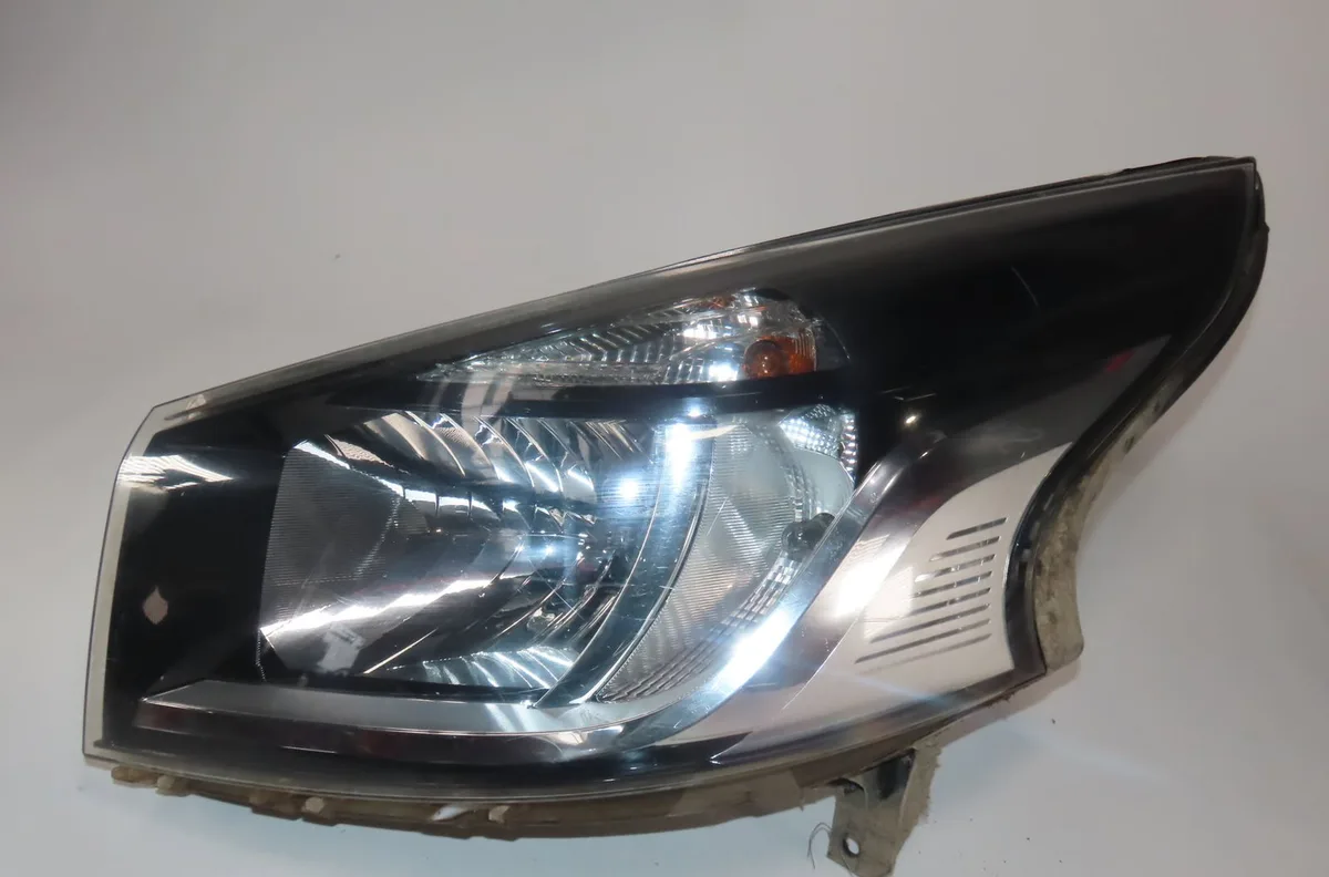 Phare gauche Renault TRAFIC III Camionnette (FG_) 1.6 dci 90 (fgme) (2014) occasion