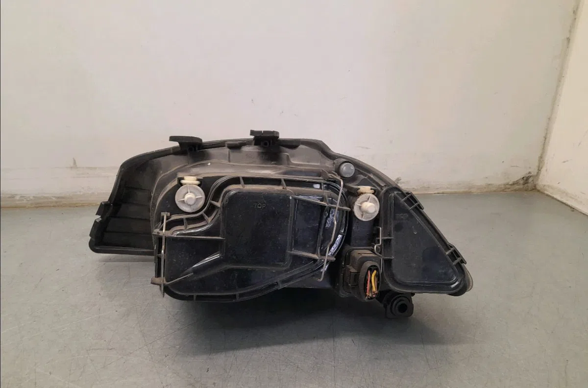 Phare gauche Seat CORDOBA (6L2) 1.9 tdi (2002-2009) occasion