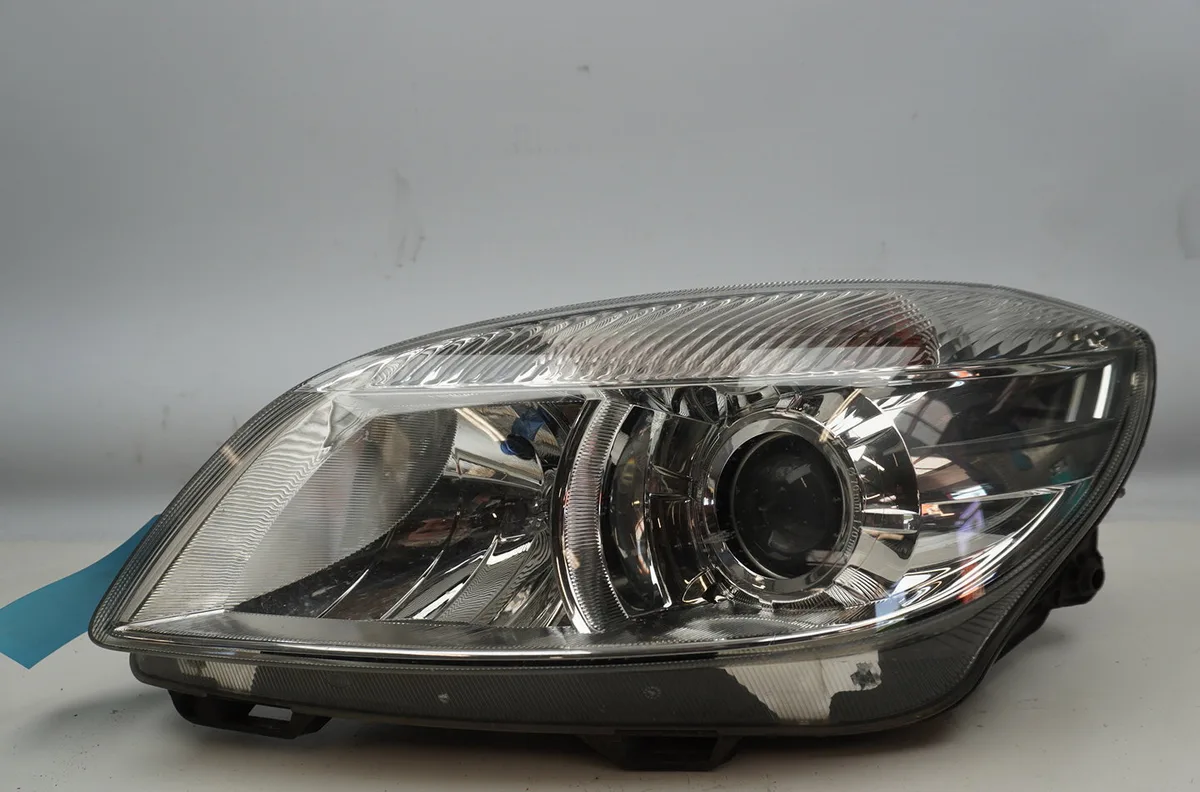 Phare gauche Skoda FABIA II (542) 1.6 tdi (2010-2014) occasion