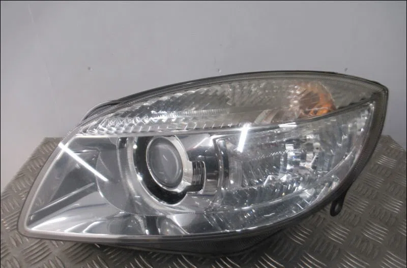 Phare gauche Skoda FABIA II Combi (545) 1.9 tdi (2007-2010) occasion
