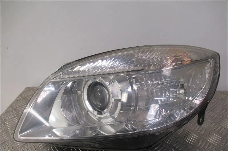 Phare gauche Skoda FABIA II Combi (545) 1.9 tdi (2007-2010) occasion