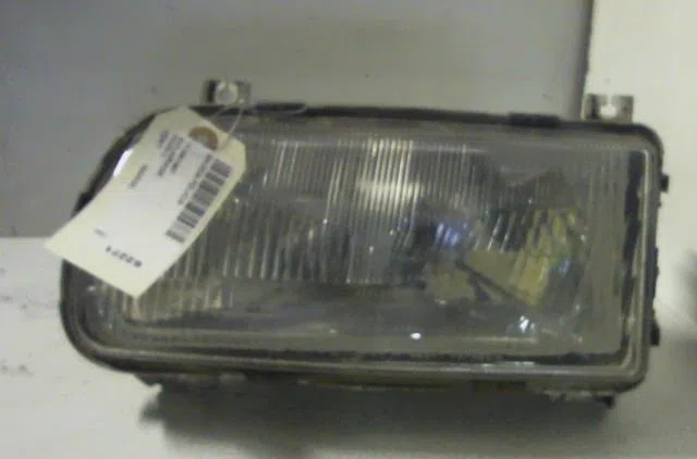 Phare gauche SKODA FELICIA occasion