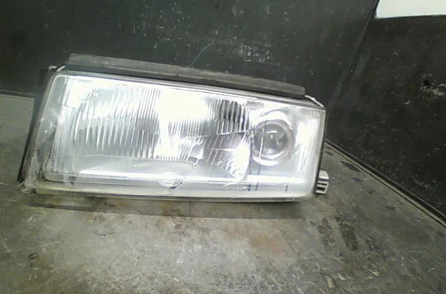 Phare gauche Skoda OCTAVIA I (1U2) 1.6 (1996-2004) occasion