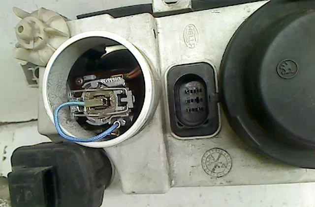 Phare gauche Skoda OCTAVIA I (1U2) 1.9 tdi (1996-2010) occasion