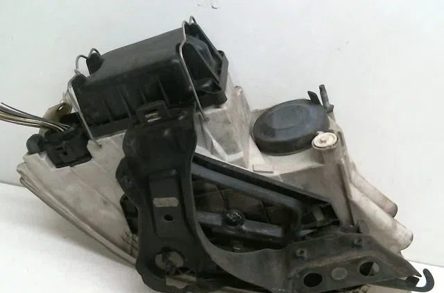 Phare gauche Skoda OCTAVIA II (1Z3) 2.0 tdi (2010-2013) occasion