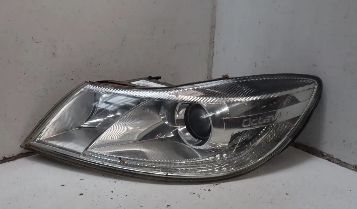 Phare gauche Skoda OCTAVIA II Combi (1Z5) 1.6 tdi (2009-2013) occasion