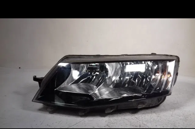 Phare gauche Skoda OCTAVIA III Combi (5E5, 5E6) 1.2 tsi (2012-2017) occasion