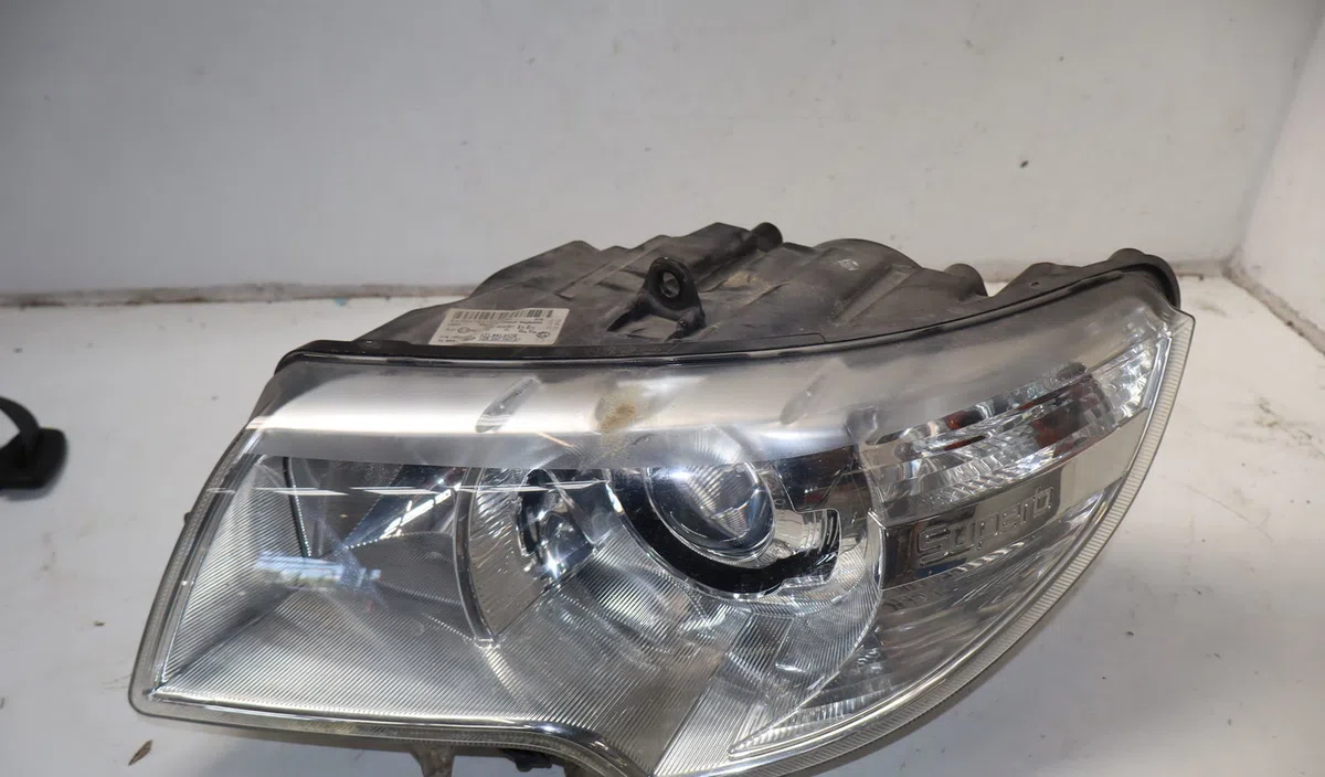 Phare gauche Skoda SUPERB II Break (3T5) 2.0 tdi 16v (2009-2015) occasion
