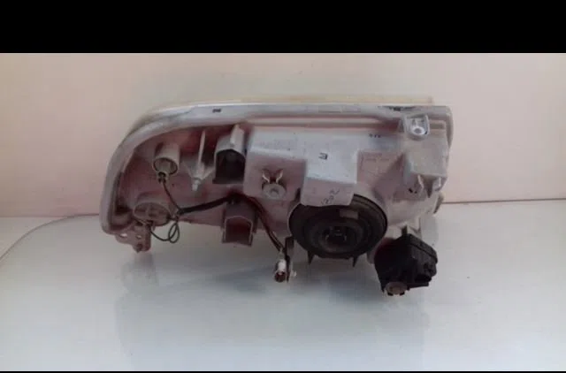 Phare gauche Suzuki GRAND VITARA I (FT, HT) 2.0 hdi 110 16v 4x4 (sq 420d) (2001-2005) occasion