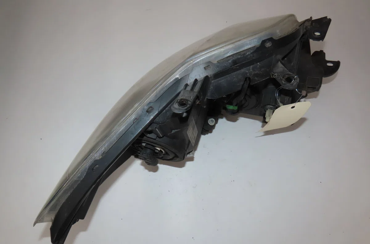 Phare gauche Toyota AURIS (_E15_) 1.4 d-4d (nde150_) (2007-2012) 3 portes occasion