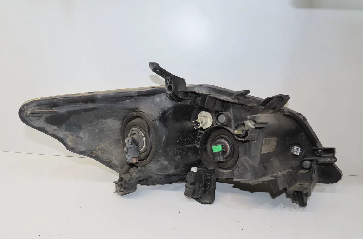 Phare gauche Toyota AURIS (_E15_) 1.4 d-4d (nde150_) (2007-2012) 3 portes occasion