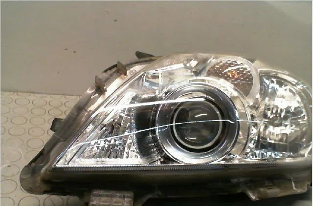 Phare gauche Toyota AURIS (_E15_) 2.0 d-4d (ade150_) (2006-2012) occasion