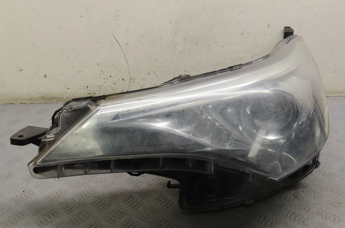 Phare gauche Toyota AVENSIS Break (_T27_) 1.6 d4-d (wwt270_) (2015-2018) occasion