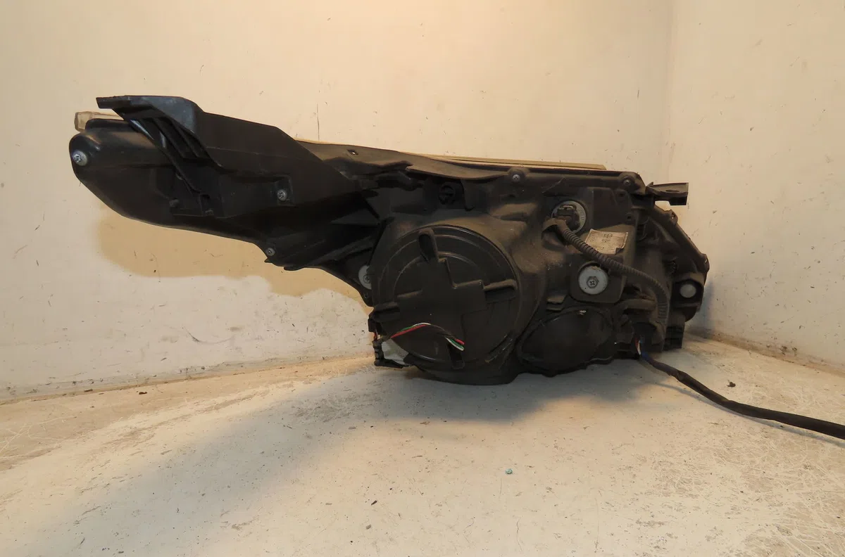 Phare gauche Toyota AVENSIS Break (_T27_) 2.0 d-4d (adt270_) (2011-2018) occasion