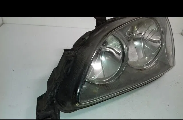 Phare gauche Toyota AVENSIS Liftback (_T22_) 2.0 d-4d (cdt220_) (1999-2003) occasion