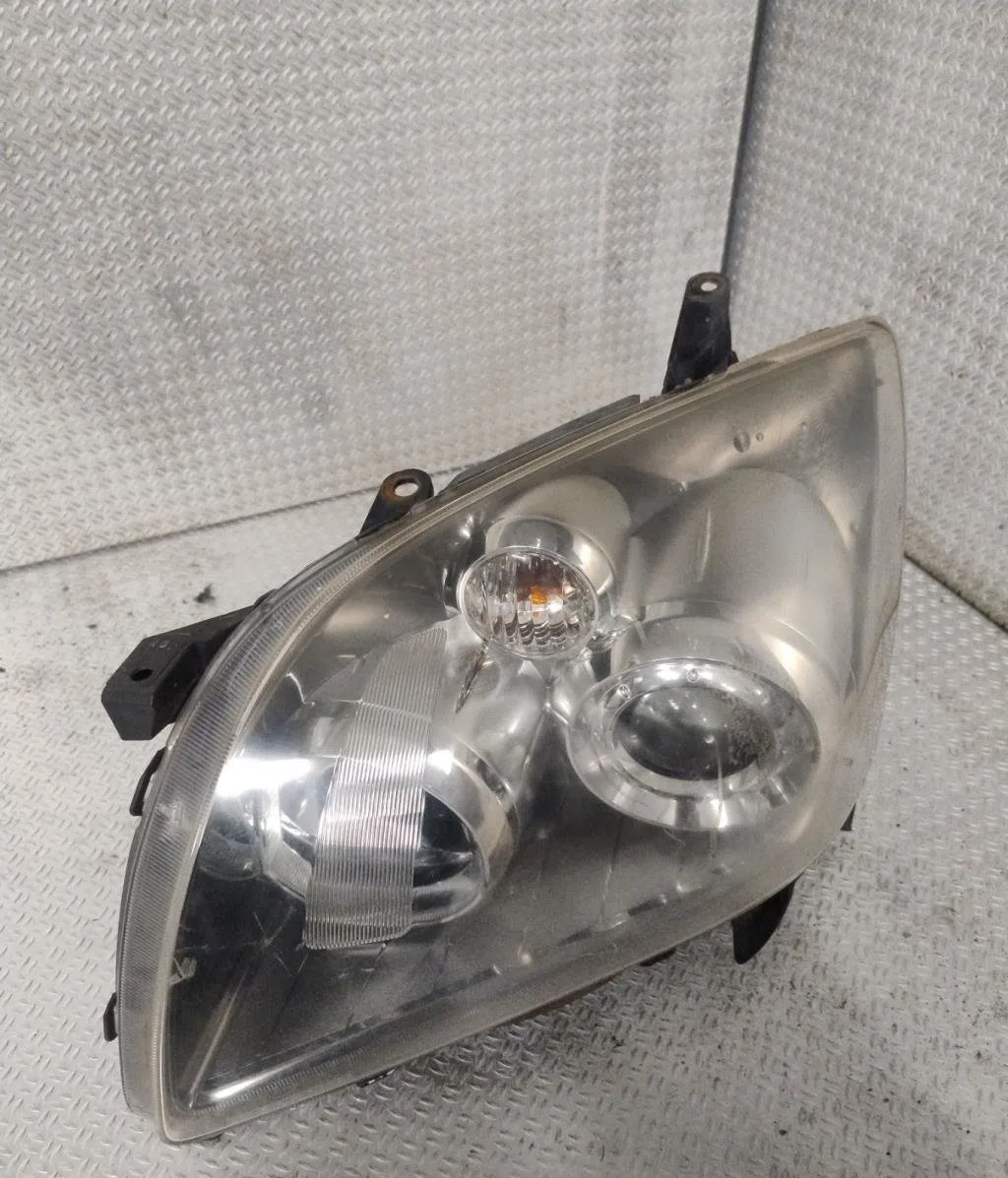 Phare gauche Toyota AVENSIS (_T25_) 2.0 d-4d (adt250_) (2006-2008) occasion