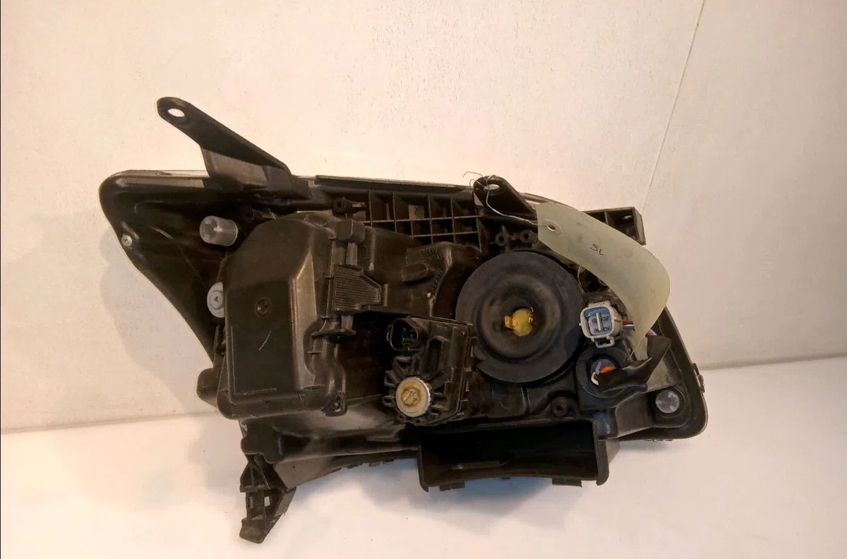Phare gauche Toyota AVENSIS (_T25_) 2.0 d-4d (cdt250_) (2003-2008) occasion