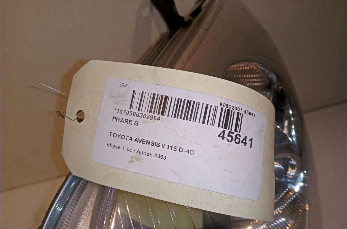 Phare gauche Toyota AVENSIS (_T25_) 2.0 d-4d (cdt250_) (2003-2008) occasion