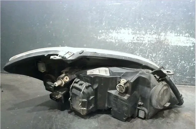 Phare gauche Toyota COROLLA (_E12_) 1.6 vvt-i (zze121_) (2002-2006) occasion