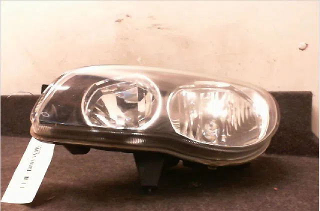 Phare gauche Toyota COROLLA Liftback (_E11_) 1.6 (zze112_) (2000-2002) occasion