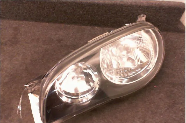 Phare gauche Toyota COROLLA Liftback (_E11_) 1.6 (zze112_) (2000-2002) occasion