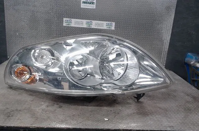 Phare gauche TOYOTA COROLLA VERSO 2  COROLLA VERSO 2 PHASE 2 occasion