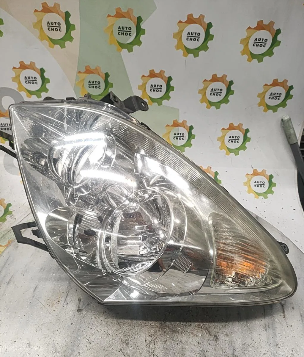Phare gauche TOYOTA COROLLA VERSO 2 PHASE 1 occasion