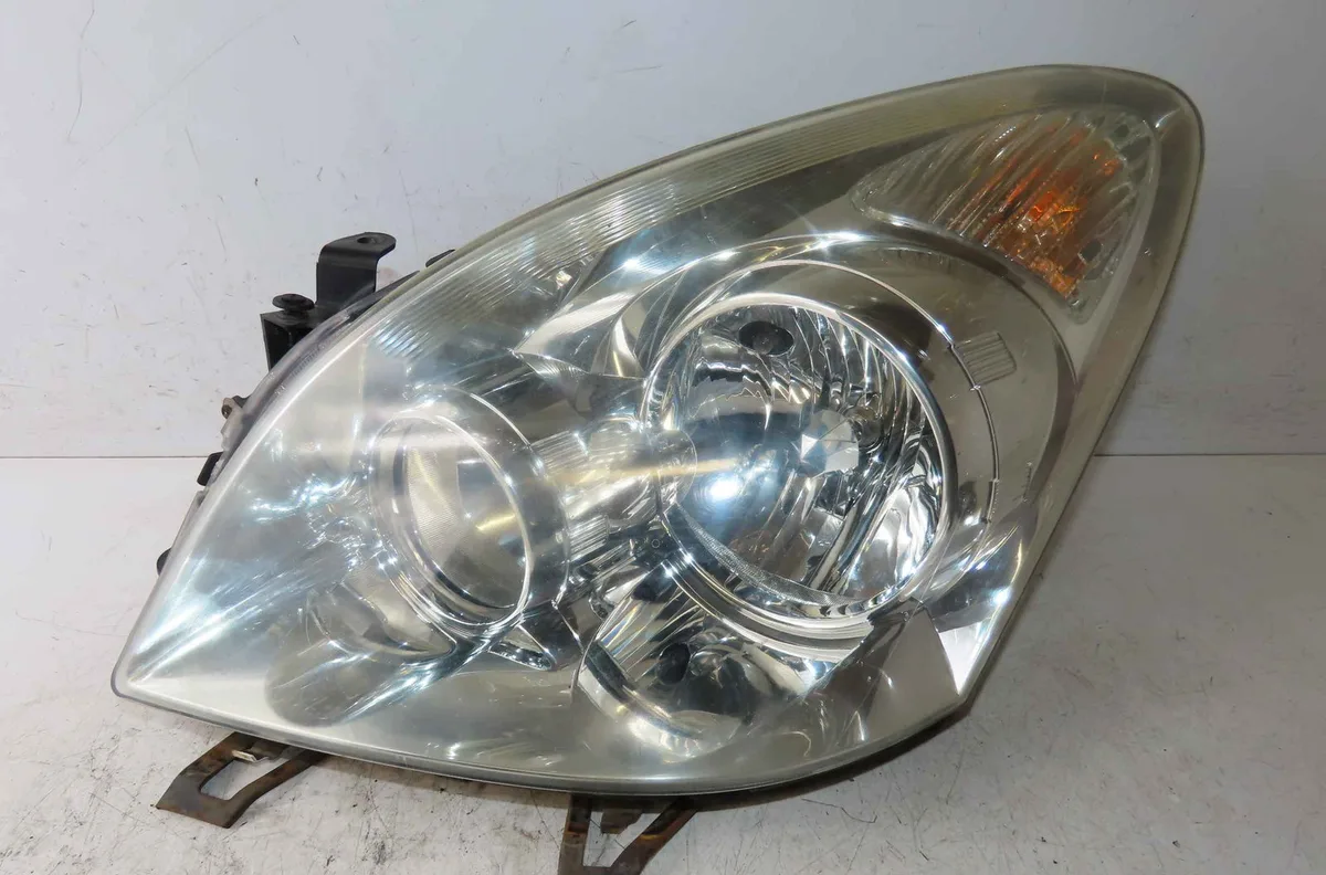 Phare gauche TOYOTA COROLLA VERSO II occasion