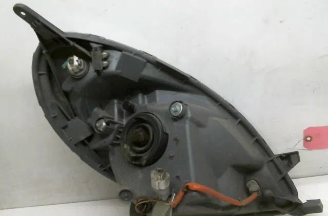 Phare gauche Toyota YARIS (_P1_) 1.3 (ncp10_, scp12_) (1999-2005) occasion