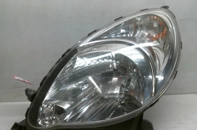 Phare gauche Toyota YARIS (_P1_) 1.3 (ncp10_, scp12_) (1999-2005) occasion