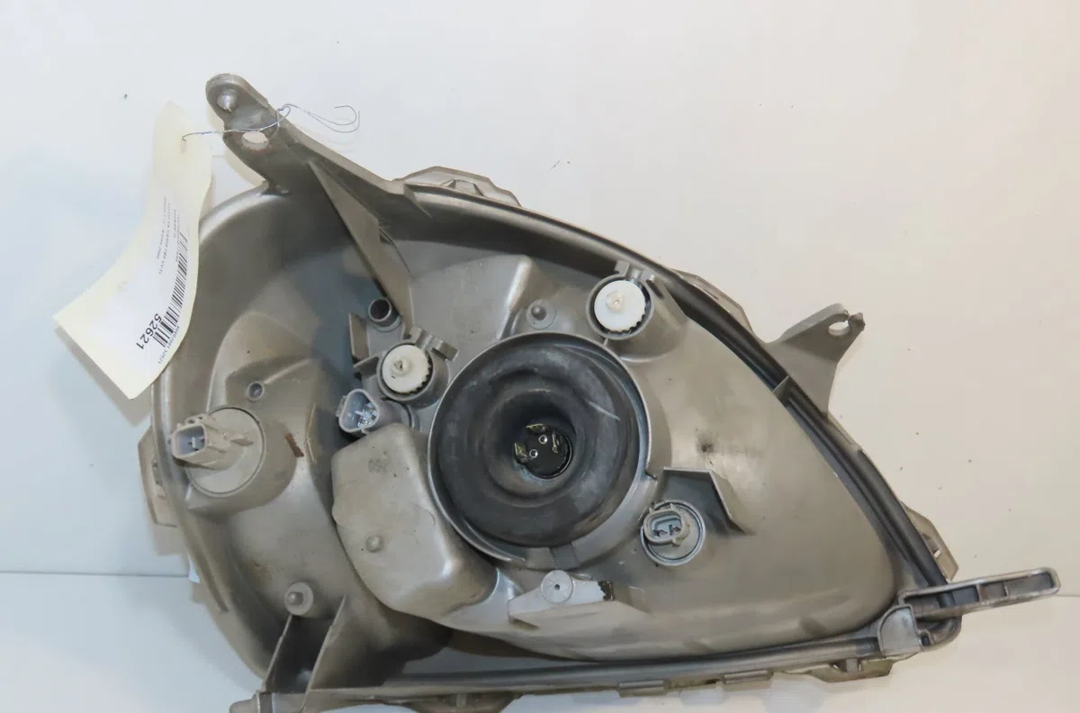 Phare gauche Toyota YARIS (_P1_) 1.3 (ncp10_, scp12_) (1999-2005) occasion