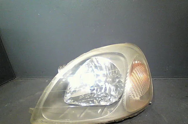 Phare gauche Toyota YARIS (_P1_) 1.4 d-4d (nlp10_) (2001-2005) occasion