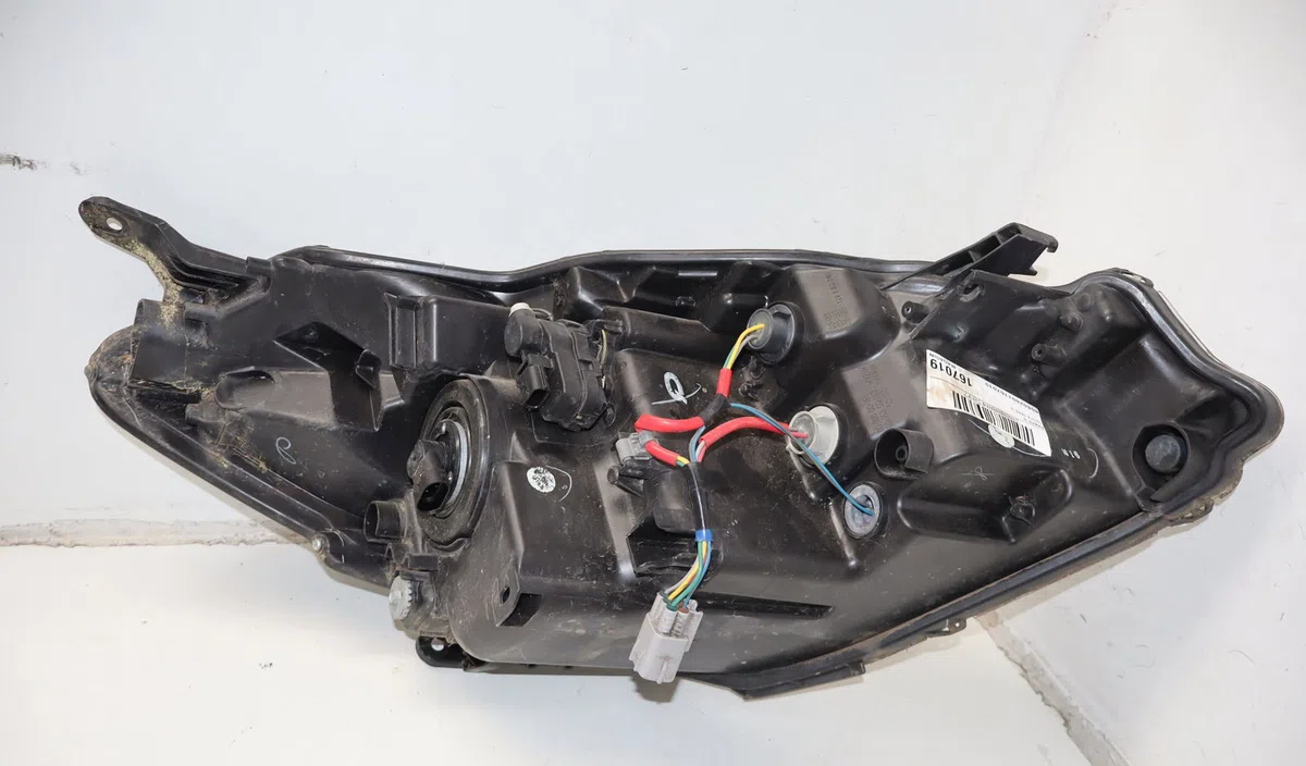 Phare gauche Toyota YARIS (_P13_) 1.5 hybrid (nhp130_) (2012) occasion