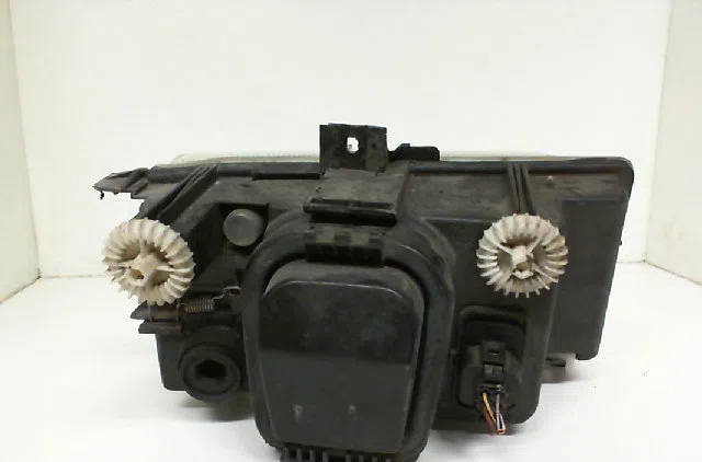 Phare gauche VOLKSWAGEN CADDY II Phase 1 09-1996--03-2004 1.9 TDI occasion