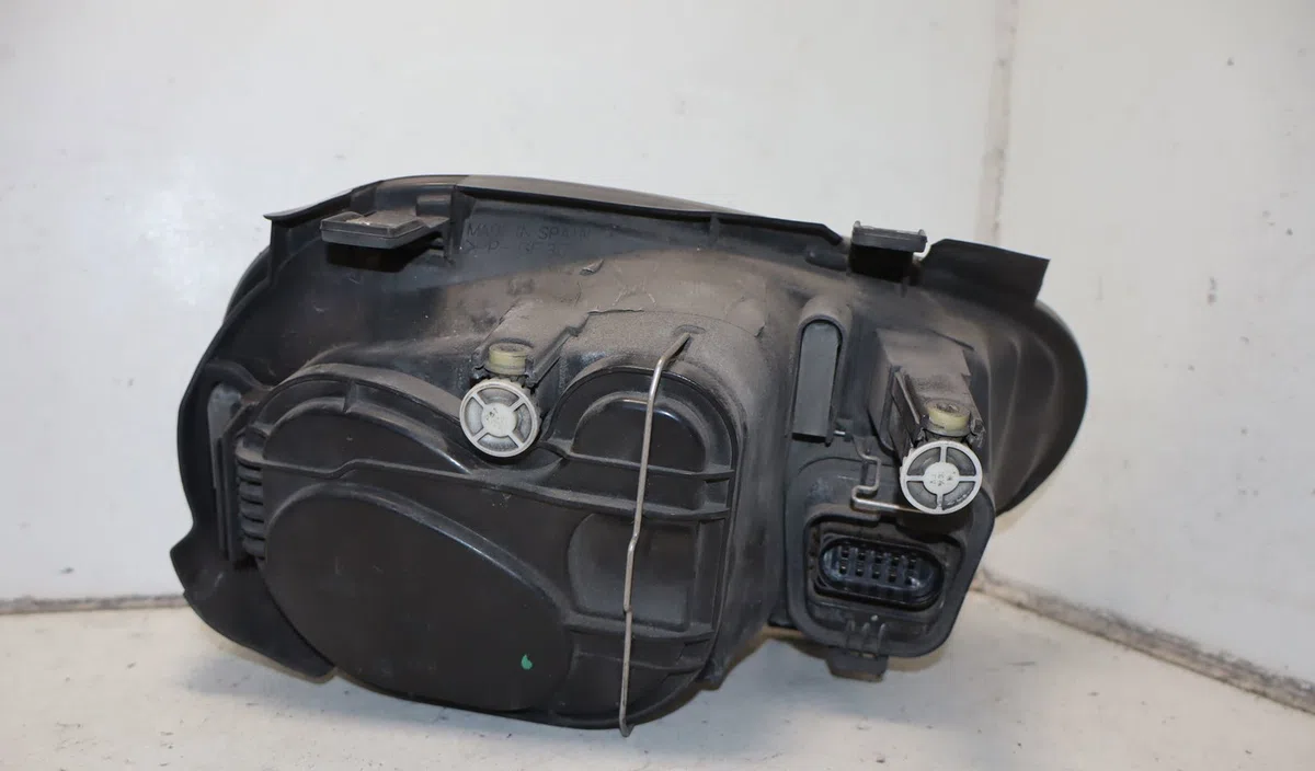 Phare gauche Volkswagen GOLF IV (1J1) 1.8 t (1997-2005) occasion