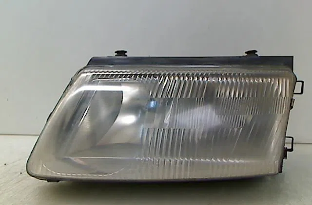 Phare gauche Volkswagen PASSAT B5 (3B2) 1.6 (1996-2000) occasion