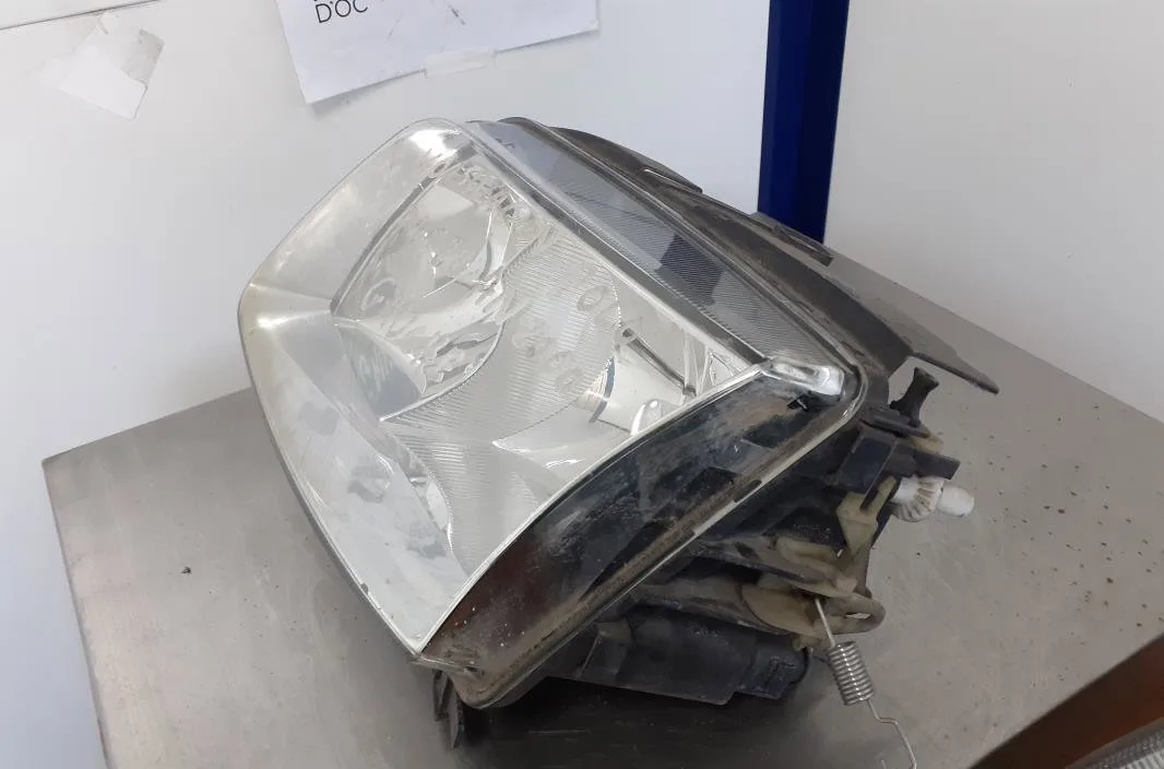 Phare gauche Volkswagen POLO (6N2) 1.4 16v (1999-2001) occasion