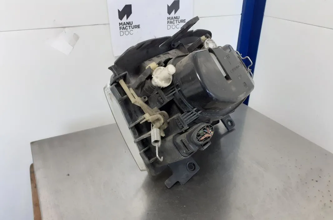 Phare gauche Volkswagen POLO (6N2) 1.4 16v (1999-2001) occasion