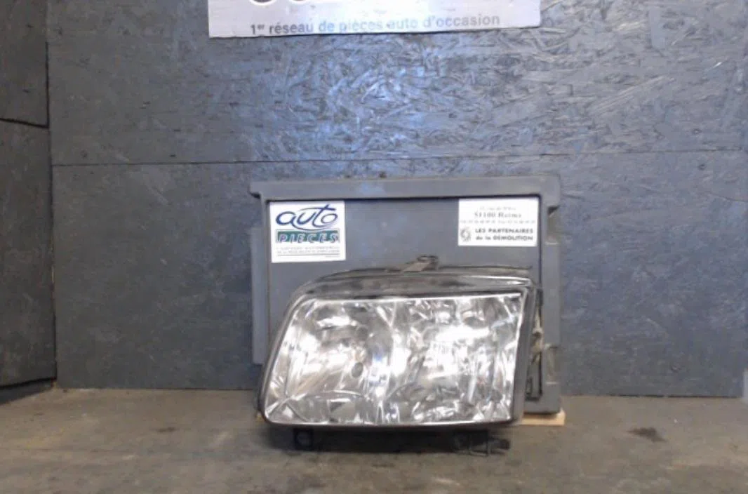 Phare gauche Volkswagen POLO (6N2) 1.4 (1999-2001) 5 portes occasion