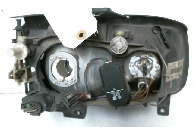 Phare gauche Volkswagen POLO (6N2) 1.4 tdi (1999-2001) 5 portes occasion