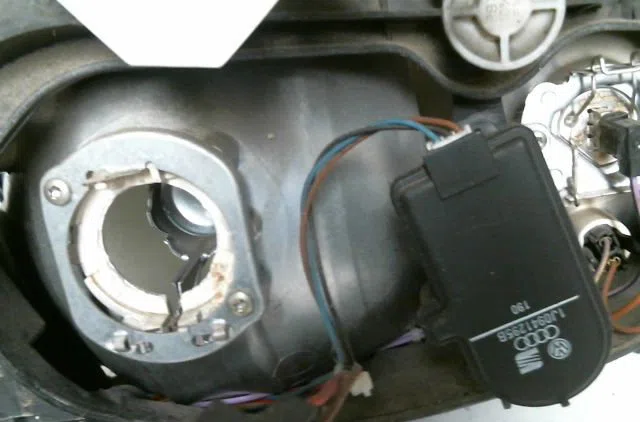 Phare gauche Volkswagen POLO (6N2) 1.4 tdi (1999-2001) 5 portes occasion