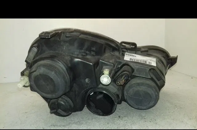 Phare gauche Volkswagen POLO (9N_, 9A_) 1.4 16v (2001-2008) occasion