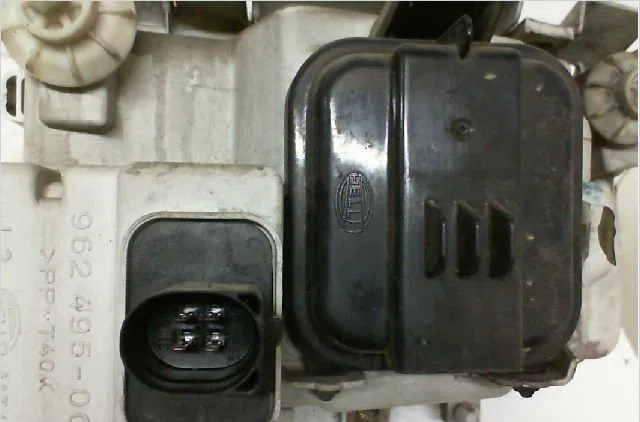 Phare gauche VOLKSWAGEN POLO III  1.4 60ch occasion